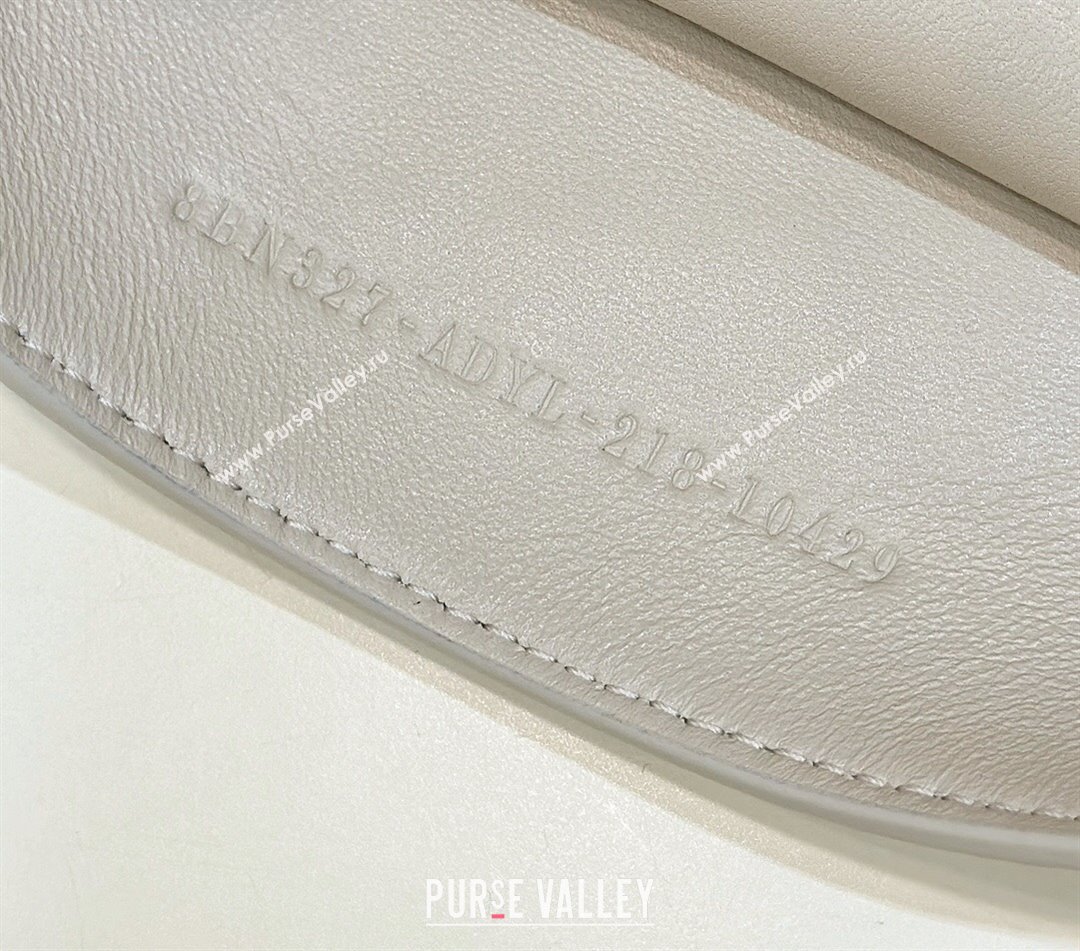 Fendi Peekaboo ISeeU Medium Bag in Grained Leather with Oversized topstitching White 2025 80133 top (CL-250210026)