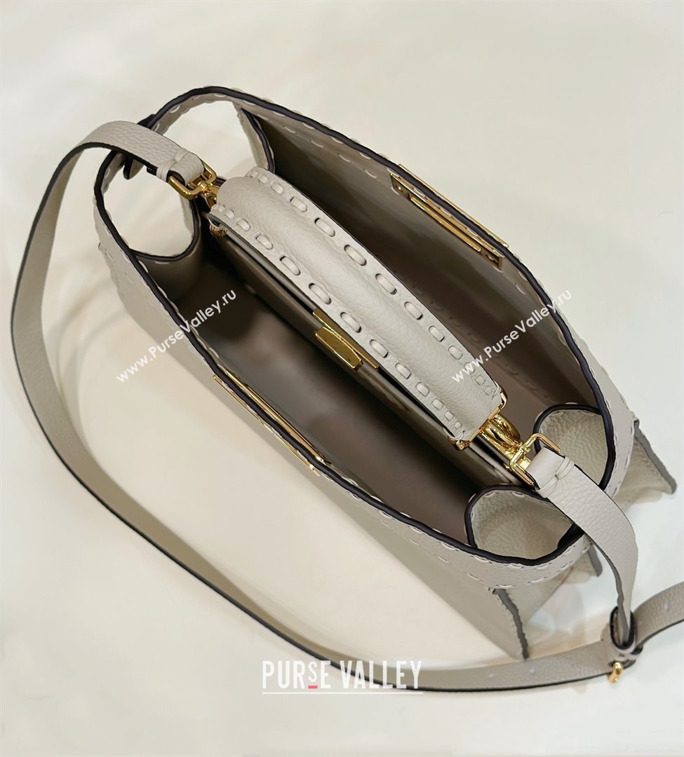Fendi Peekaboo ISeeU Medium Bag in Grained Leather with Oversized topstitching White 2025 80133 top (CL-250210026)