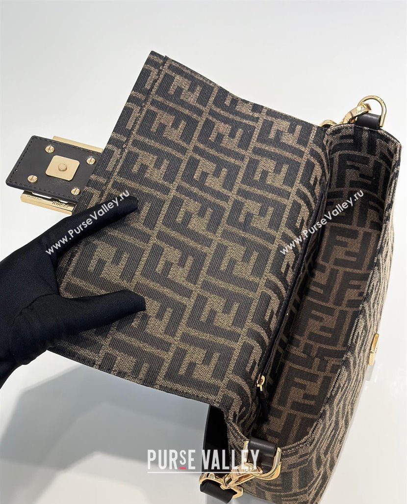 Fendi Baguette Medium Bag in Brown FF jacquard fabric Brown/Gold 2025 8679M (CL-250522005)
