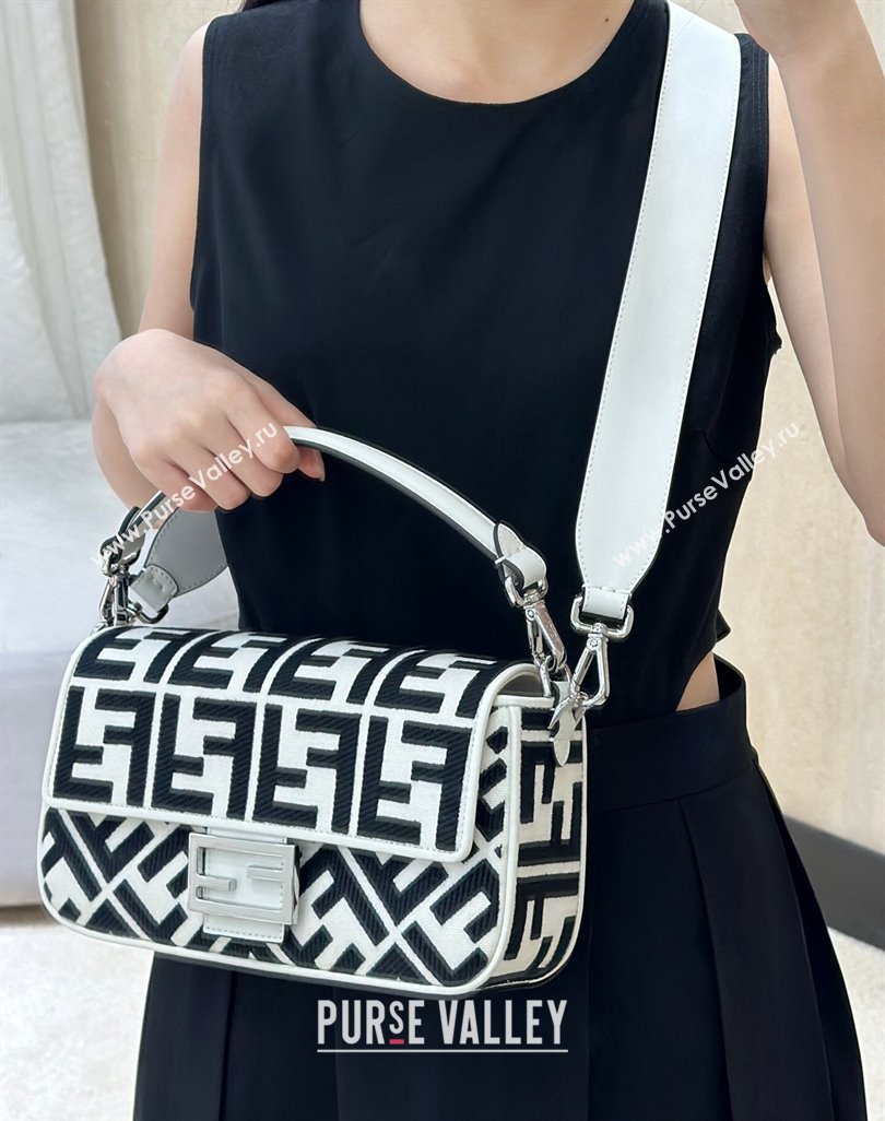 Fendi Baguette Medium Bag in Canvas with FF embroidery Black/White 2025 0159M (CL-250522014)