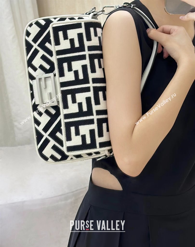 Fendi Baguette Medium Bag in Canvas with FF embroidery Black/White 2025 0159M (CL-250522014)