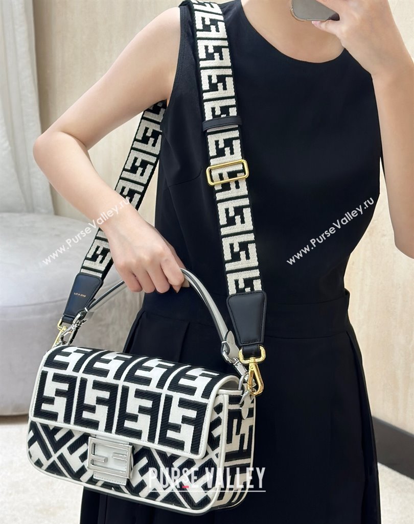 Fendi Baguette Medium Bag in Canvas with FF embroidery Black/White 2025 0159M (CL-250522014)