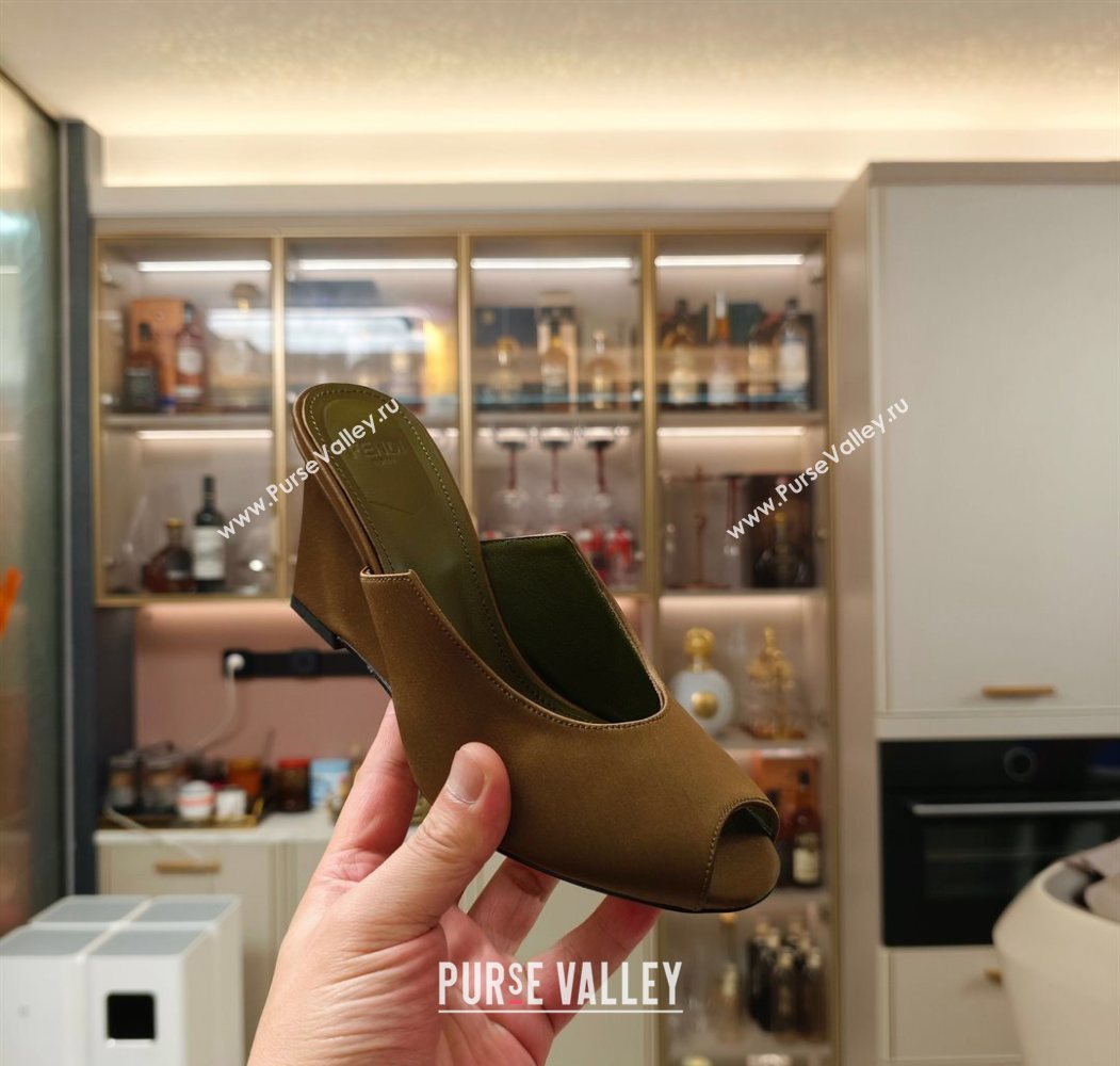 Fendi Arco Wedge Slides Sandal 8.5cm in Satin Khaki 2025 (MD-250710053)