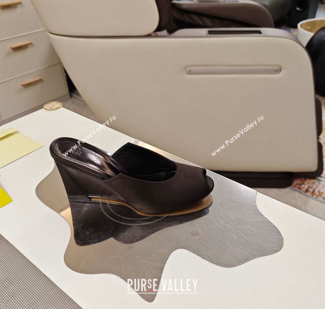 Fendi Arco Wedge Slides Sandal 8.5cm in Satin Black 2025 (MD-250710058)