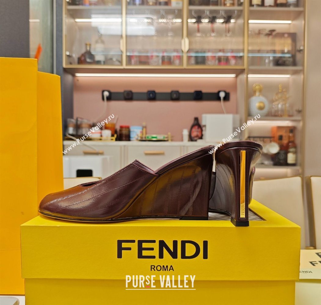 Fendi Arco Wedge Slides Sandal 8.5cm in Shiny Hagfish Embossed Leather Burgundy 2025 (MD-250710061)