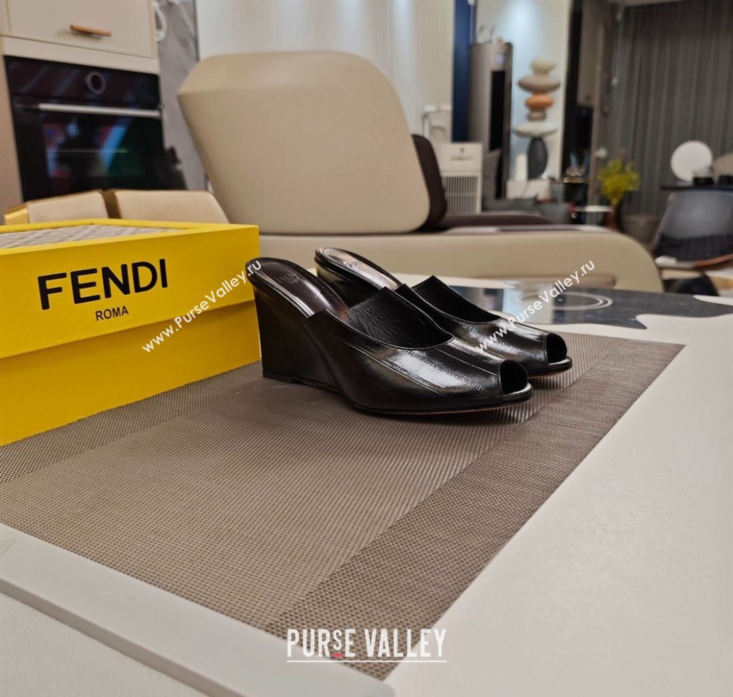 Fendi Arco Wedge Slides Sandal 8.5cm in Shiny Hagfish Embossed Leather Black 2025 (MD-250710062)