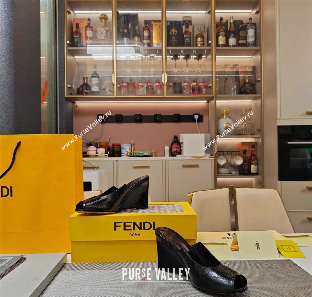 Fendi Arco Wedge Slides Sandal 8.5cm in Shiny Hagfish Embossed Leather Black 2025 (MD-250710062)