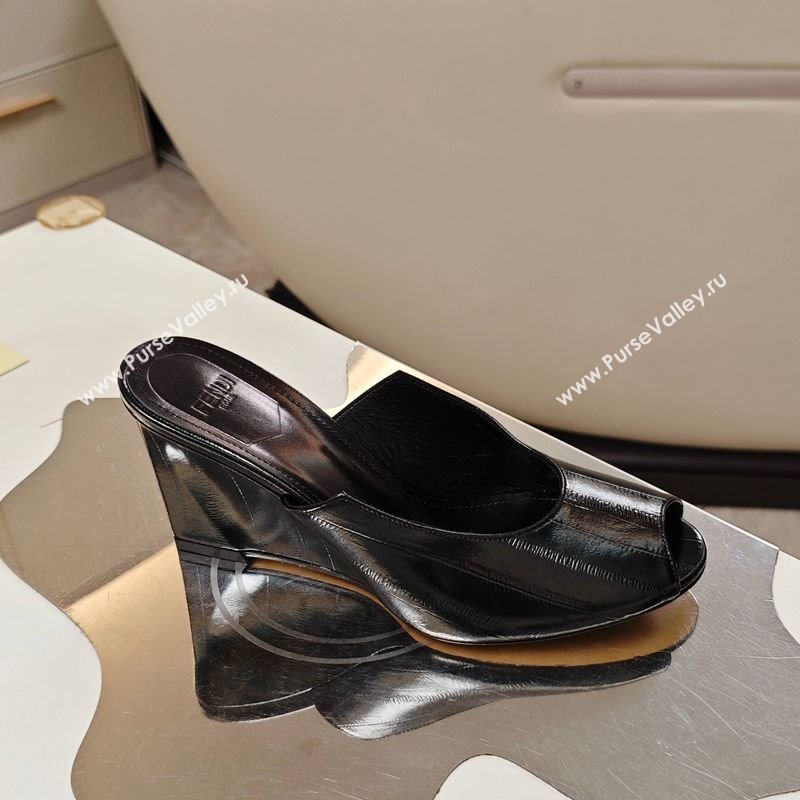 Fendi Arco Wedge Slides Sandal 8.5cm in Shiny Hagfish Embossed Leather Black 2025 (MD-250710062)