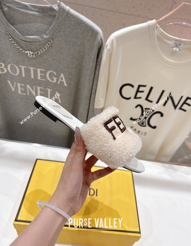 Fendi Shearling Flat Slides Sandal White 2025 FE0822 (MD-250822132)