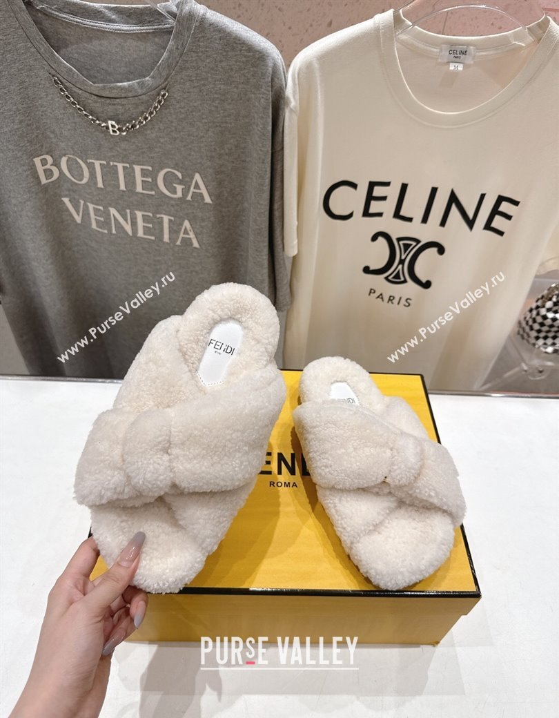 Fendi Feel Shearling Flat Slides Sandal White 2025 FE0821 (MD-250822136)