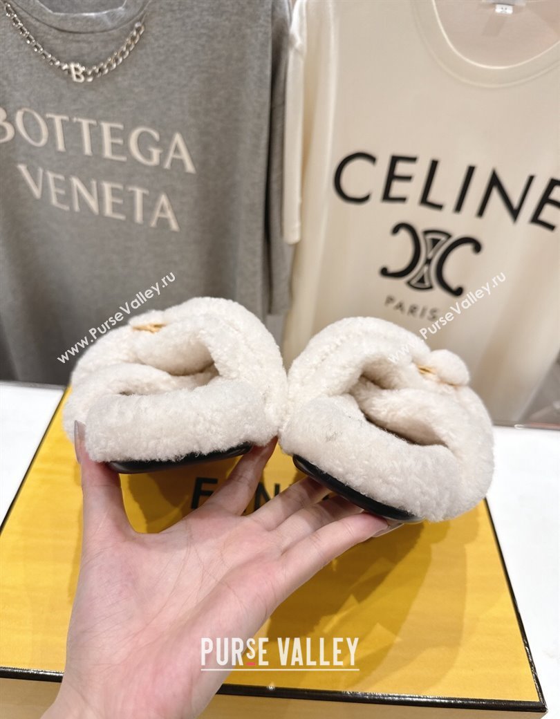 Fendi Feel Shearling Flat Slides Sandal White 2025 FE0821 (MD-250822136)