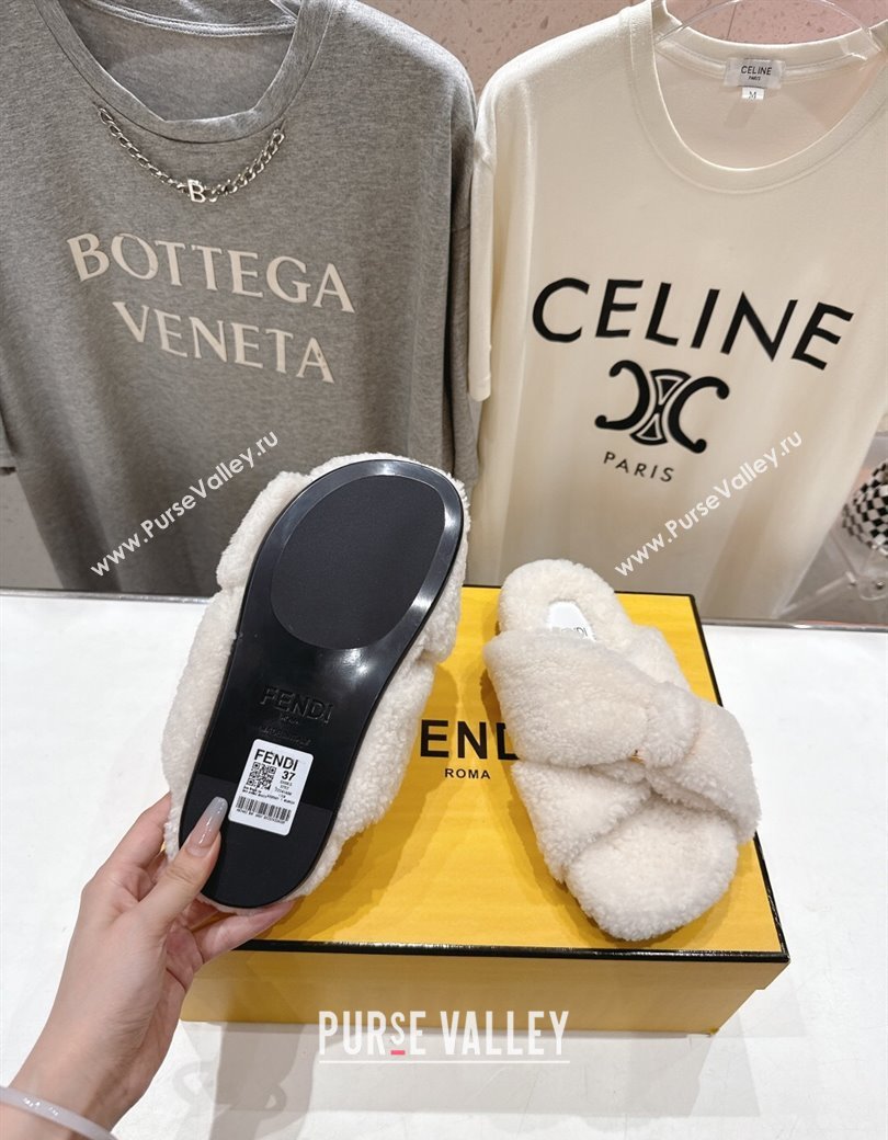 Fendi Feel Shearling Flat Slides Sandal White 2025 FE0821 (MD-250822136)
