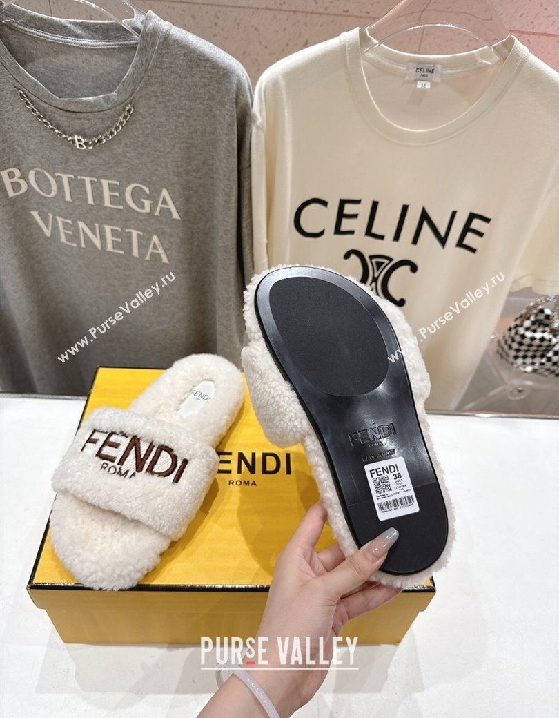 Fendi Shearling Flat Slides Sandal White 2025 FE0820 (MD-250822141)