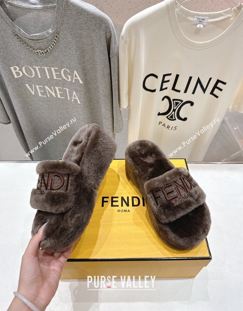 Fendi Sunshine Platform Slides Sandal in Shearling Wool Grey 2025 FE103001 (MD-251030008)
