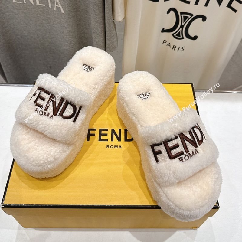 Fendi Sunshine Platform Slides Sandal in Shearling Wool White 2025 FE103001 (MD-251030009)