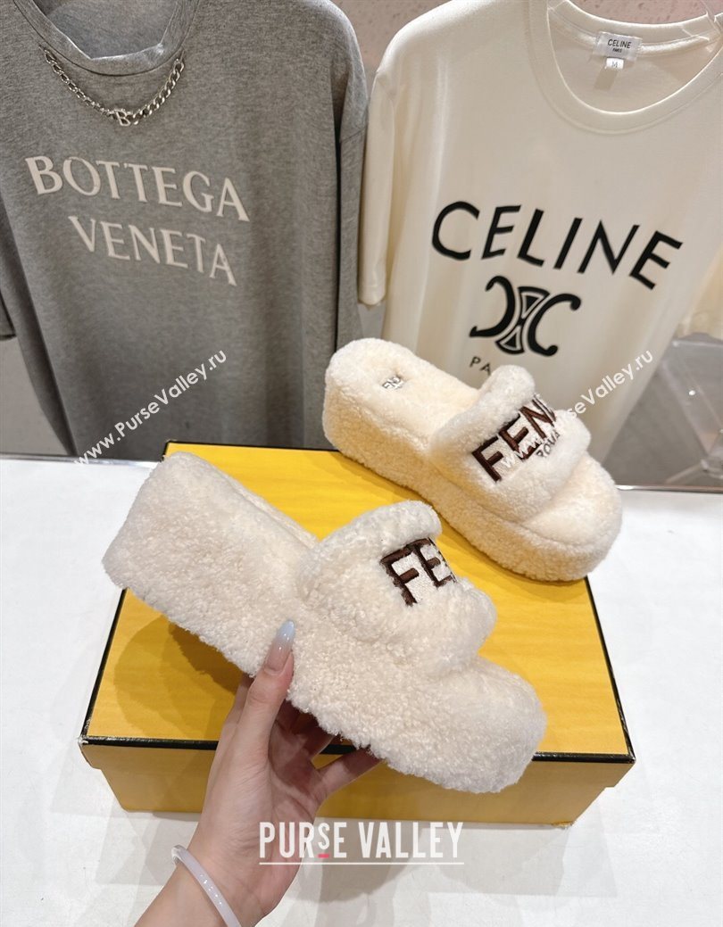Fendi Sunshine Platform Slides Sandal in Shearling Wool White 2025 FE103001 (MD-251030009)
