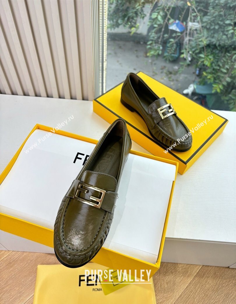 Fendi Baguette Flat Loafers in Shiny Calfskin Leather Green 2025 FE121603 (MD-251216087)