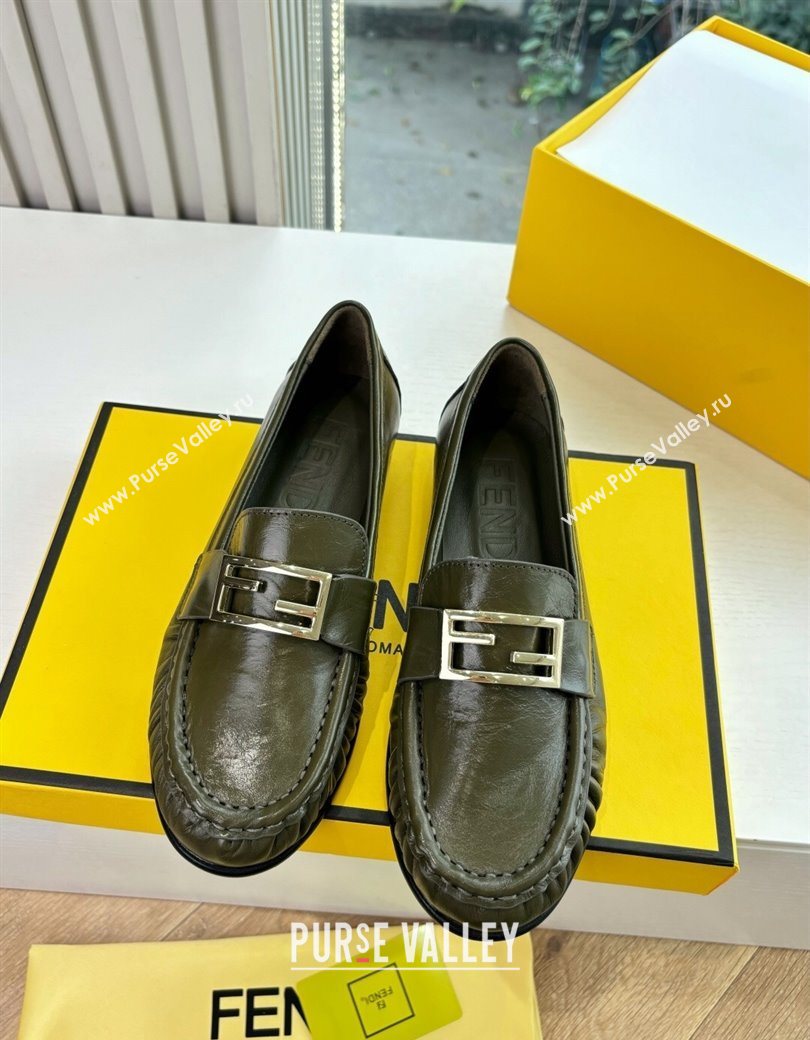 Fendi Baguette Flat Loafers in Shiny Calfskin Leather Green 2025 FE121603 (MD-251216087)