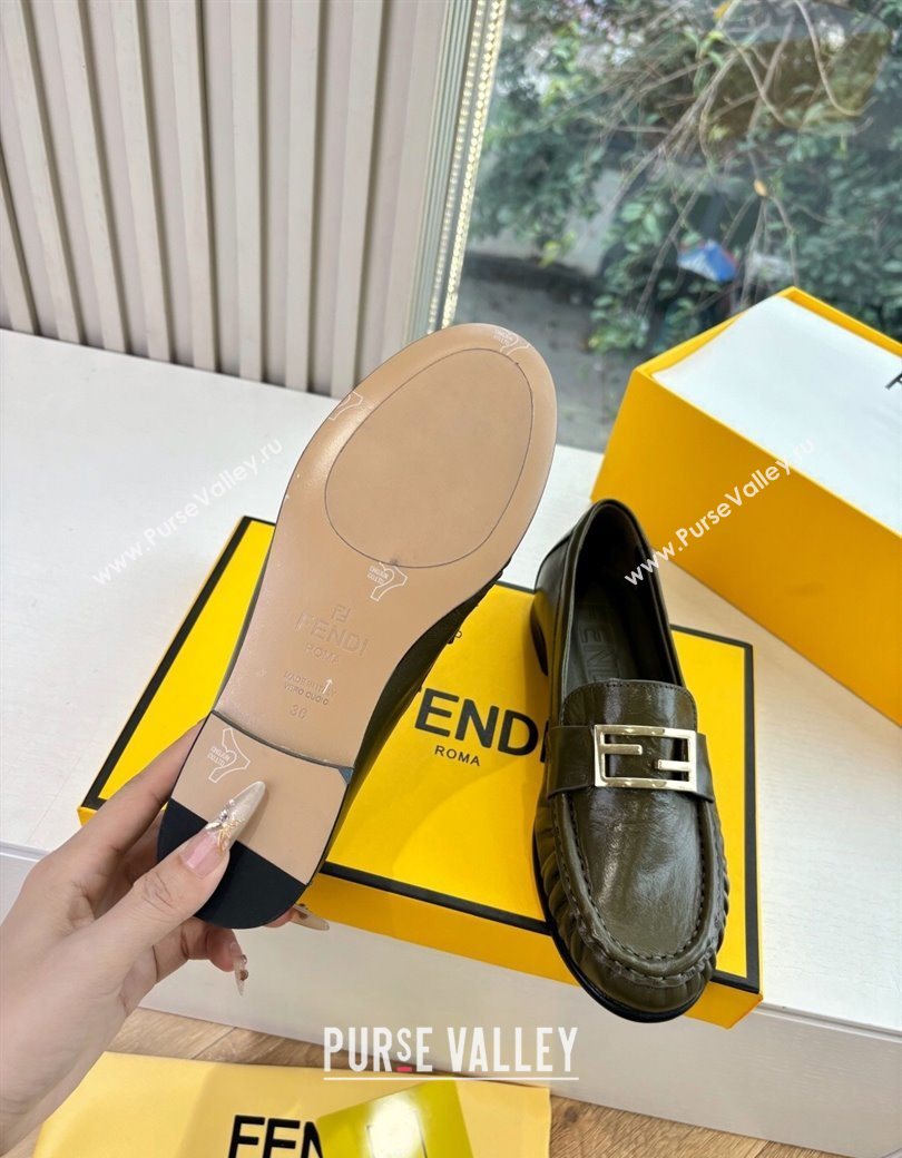 Fendi Baguette Flat Loafers in Shiny Calfskin Leather Green 2025 FE121603 (MD-251216087)