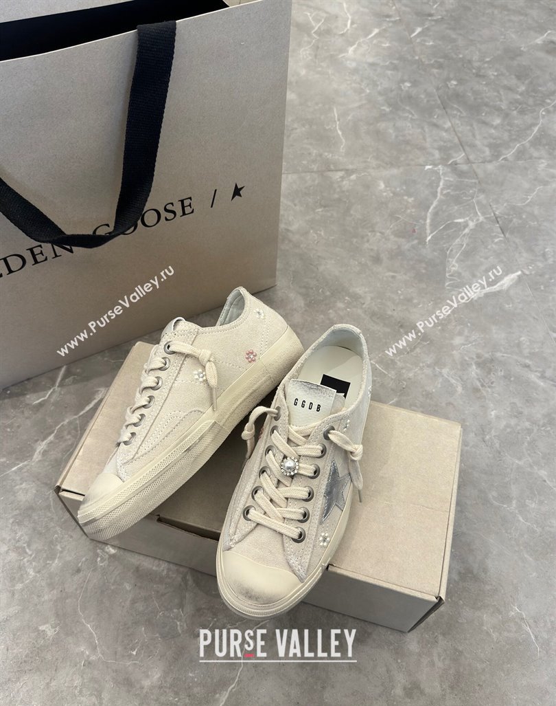 Golden Goose V-Star Sneakers in light gray suede with a silver leather star and Pearls Charm 2024 (13-2407230102)