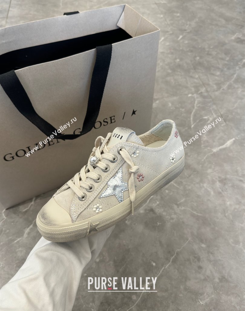 Golden Goose V-Star Sneakers in light gray suede with a silver leather star and Pearls Charm 2024 (13-2407230102)