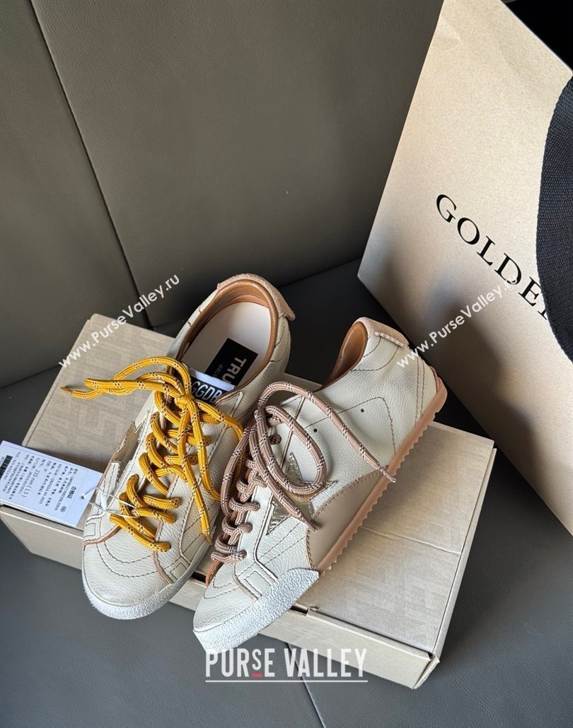 Golden Goose Womens True-Star Sneakers in white nappa leather with gold star and beige suede heel tab 2025 (MD-250429054)