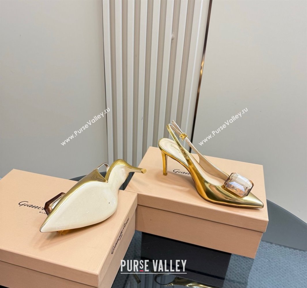 Gianvito Rossi Jaipur Pumps 8.5cm in Patent Leather with Maxi Stone Gold 2025 (MD-250428148)