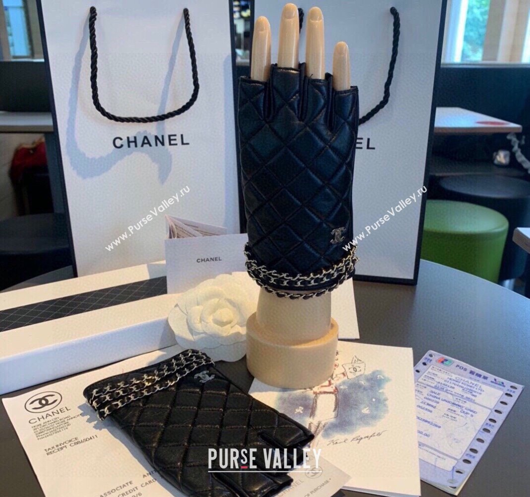 Chanel Quilted Lambskin Gloves with Chain Wrap Black 2024 1023 (A-241023112)