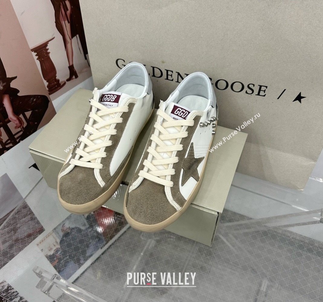 Golden Goose GGDB Super-Star Sneakers in White Calfskin and Studs 2024 (MD-240328132)