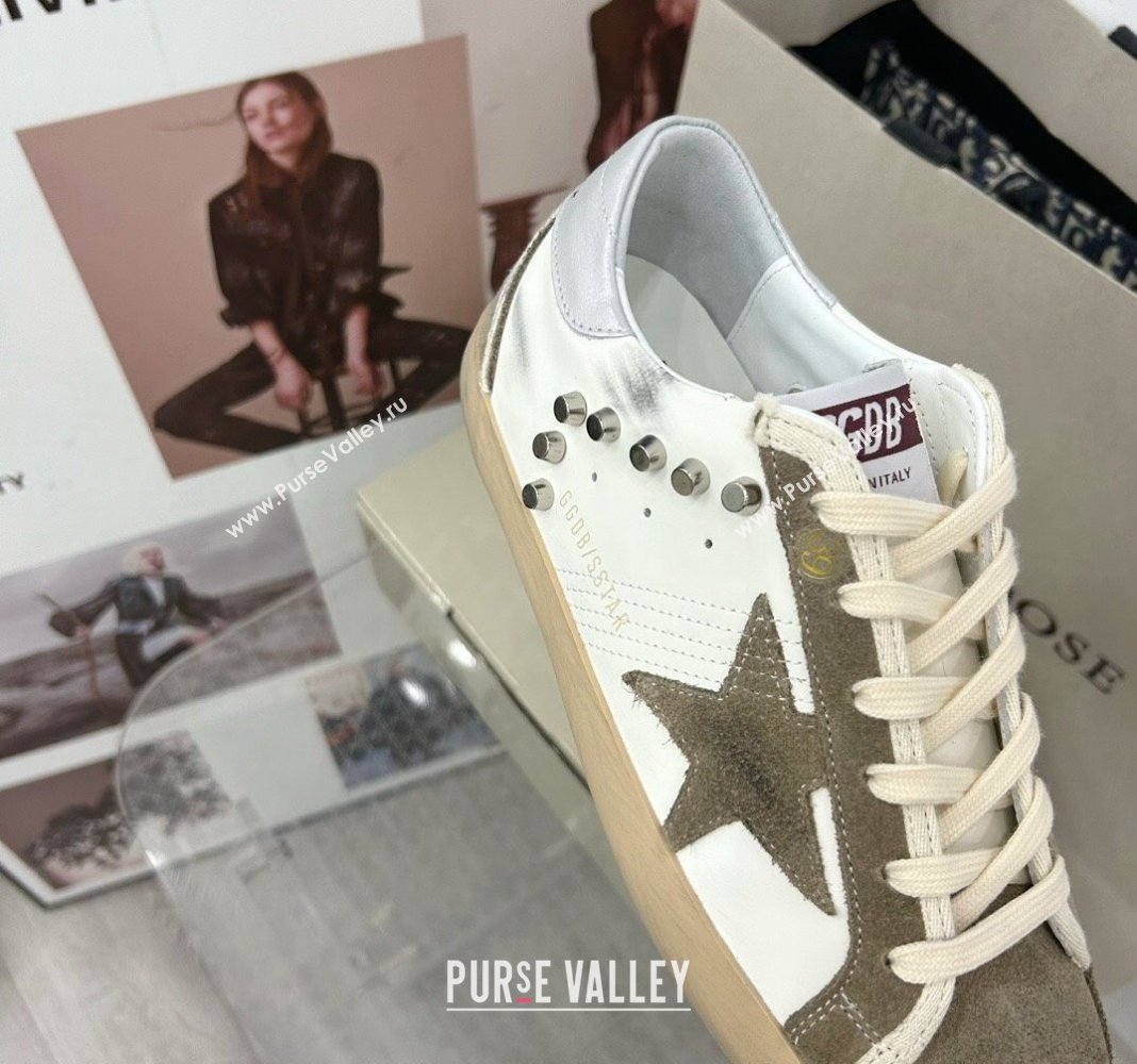 Golden Goose GGDB Super-Star Sneakers in White Calfskin and Studs 2024 (MD-240328132)