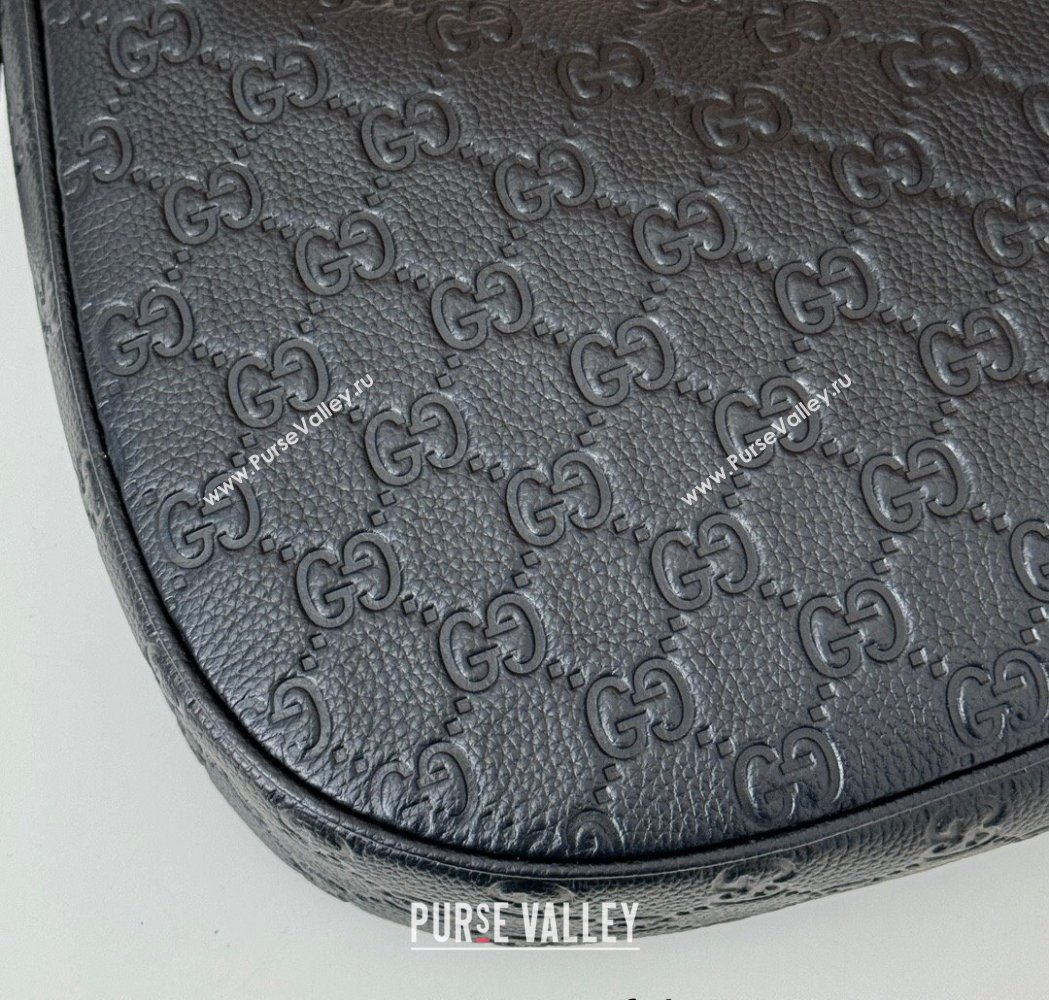Gucci GG Grainy Leather Emblem Medium Shoulder bag Black 2025 820453 (DLH-250117072)