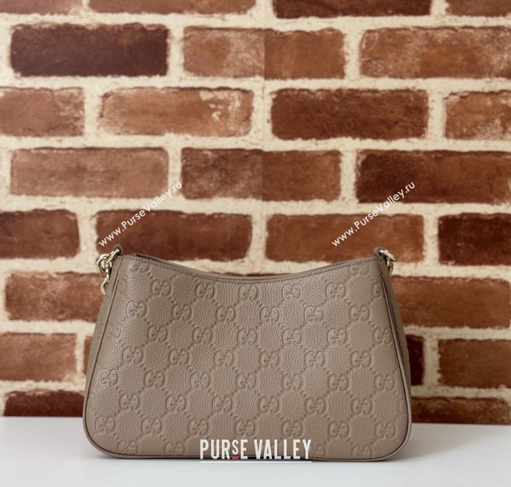 Gucci GG Grainy Leather Emblem Small Shoulder bag Grey 2025 815263 (DLH-250117065)