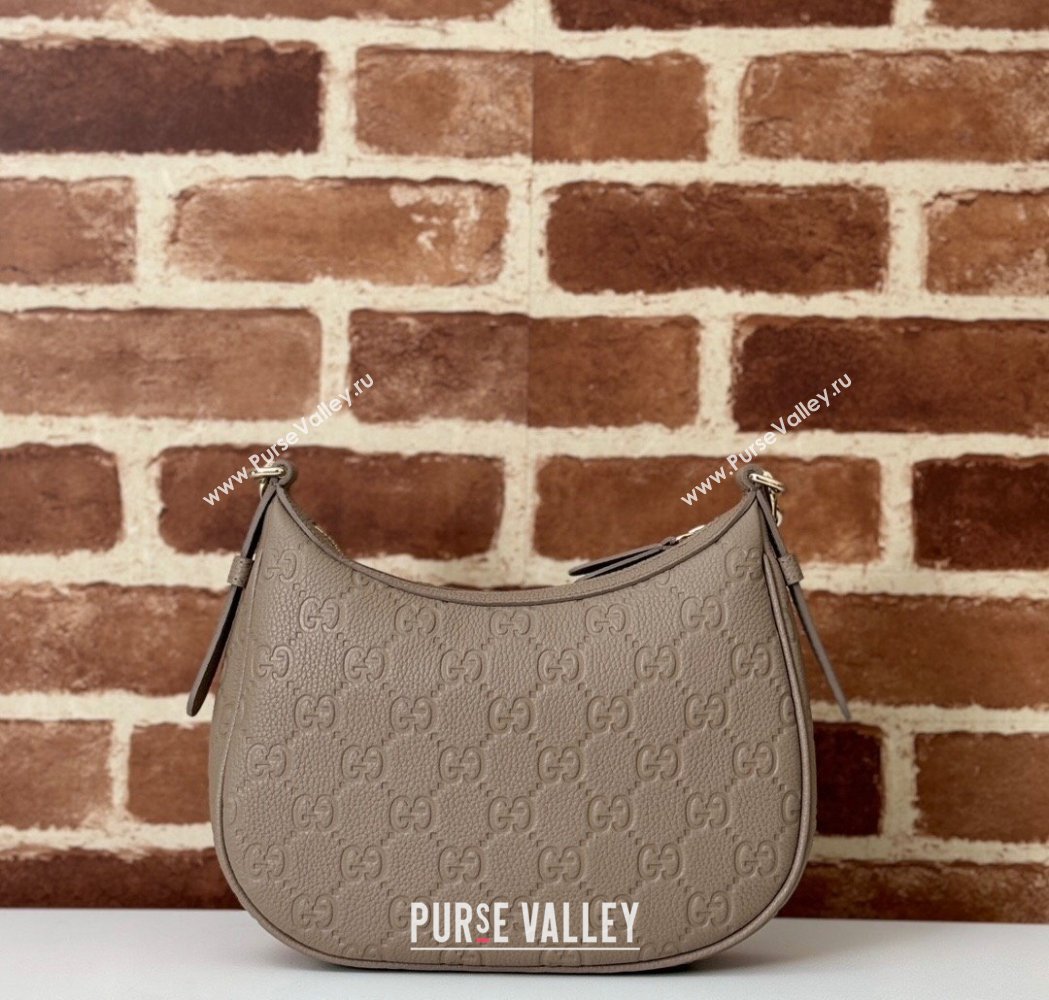 Gucci GG Grainy Leather Emblem Small Shoulder bag Grey 2025 815409 (DLH-250117068)