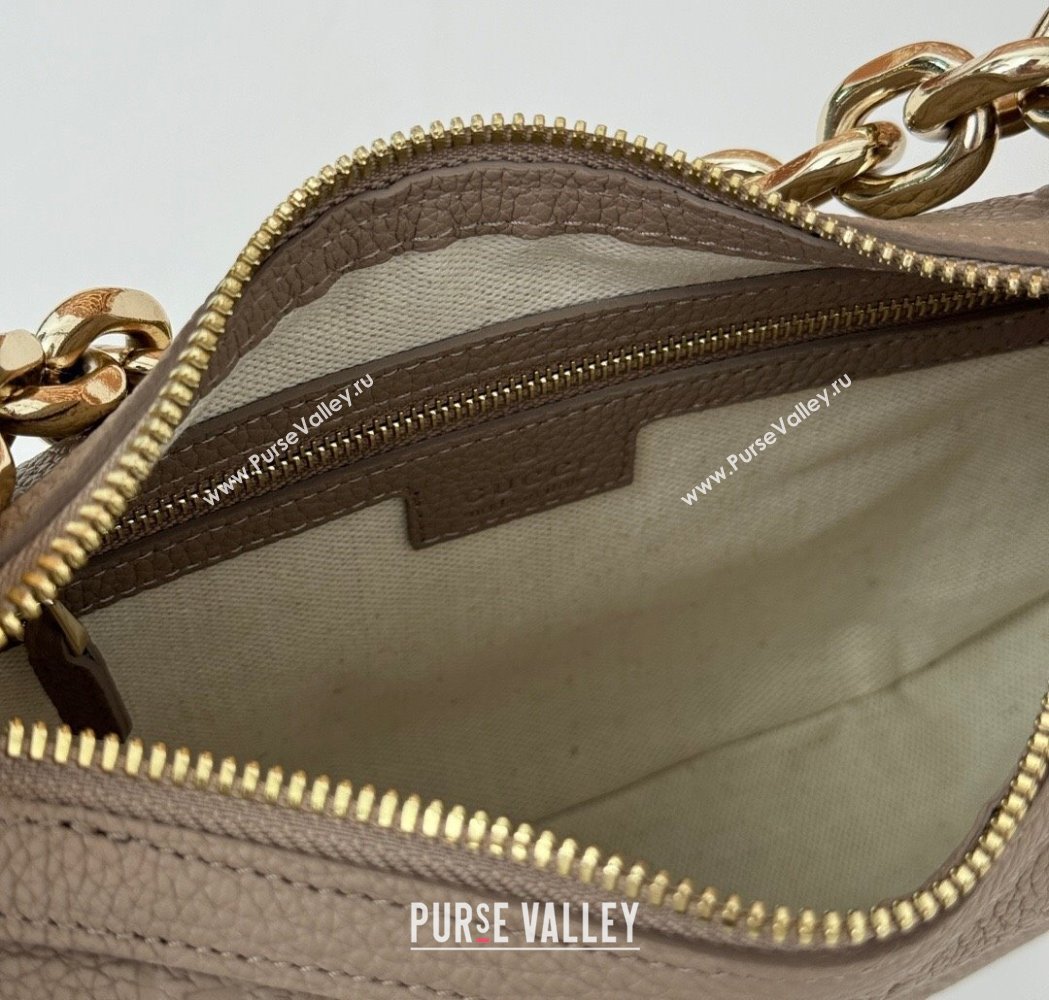 Gucci GG Grainy Leather Emblem Small Shoulder bag Grey 2025 815409 (DLH-250117068)