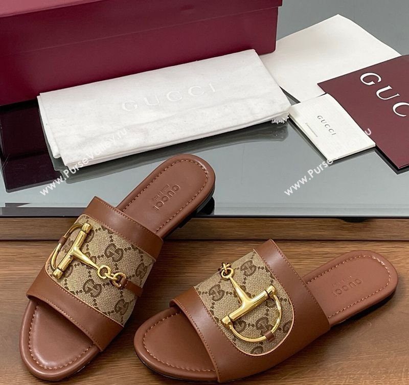 Gucci Flat Slides Sandal in GG Canvas and Lambskin with Horsebit Brown 2025 834427 (MD-250609092)