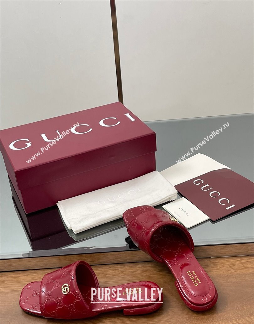 Gucci Flat Slides Sandal in Shiny GG Leather Red 2025 816330 (MD-250609140)