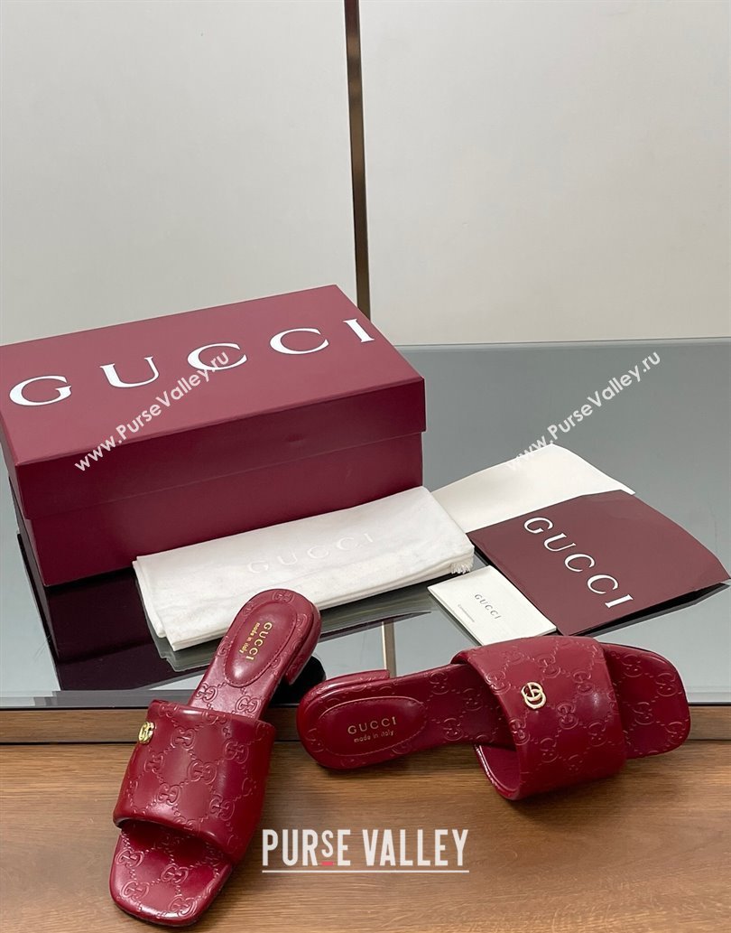 Gucci Flat Slides Sandal in Shiny GG Leather Red 2025 816330 (MD-250609140)