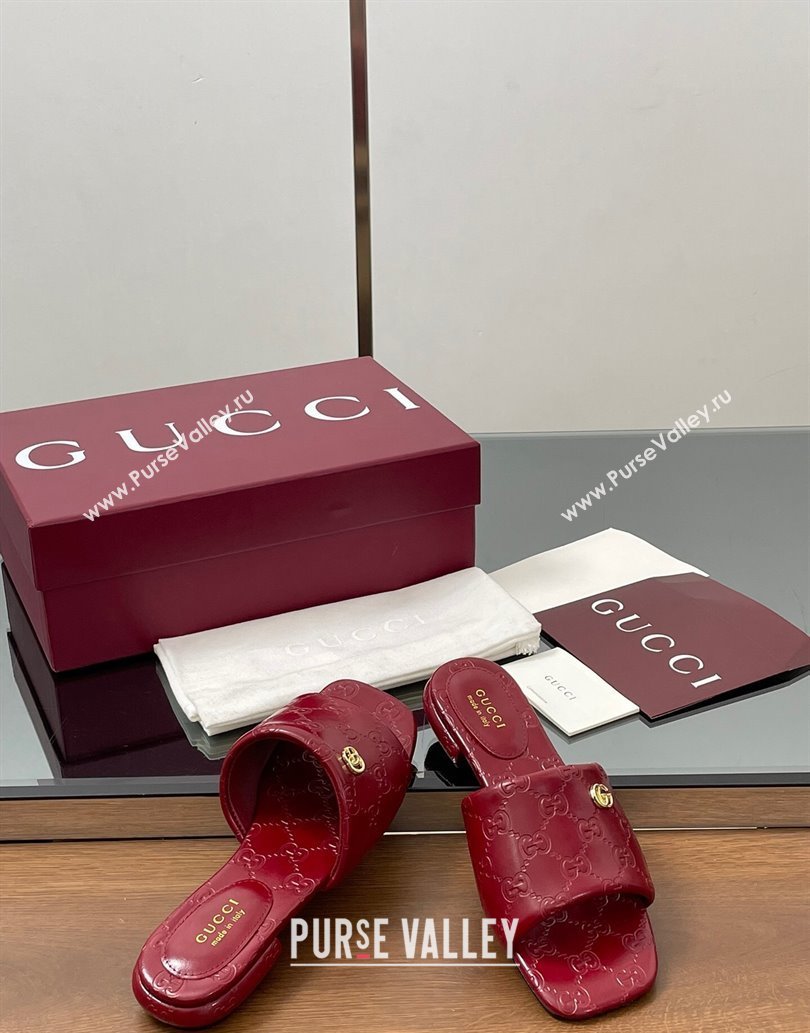 Gucci Flat Slides Sandal in Shiny GG Leather Red 2025 816330 (MD-250609140)