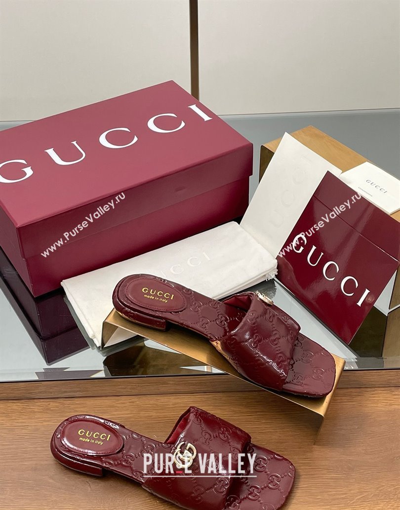 Gucci Flat Slides Sandal in Shiny GG Leather Dark Burgundy 2025 816330 (MD-250609141)