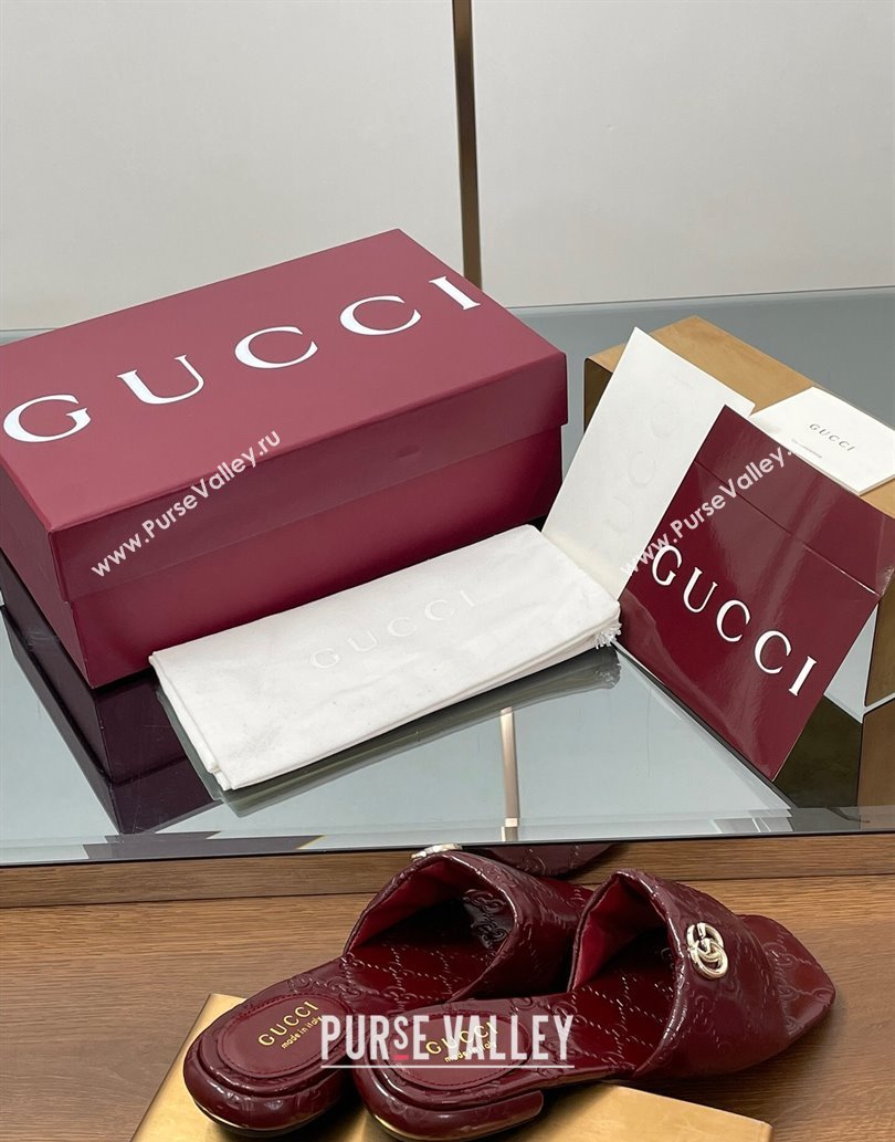 Gucci Flat Slides Sandal in Shiny GG Leather Dark Burgundy 2025 816330 (MD-250609141)