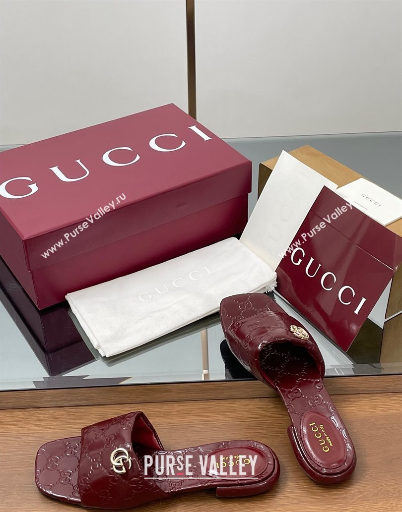 Gucci Flat Slides Sandal in Shiny GG Leather Dark Burgundy 2025 816330 (MD-250609141)