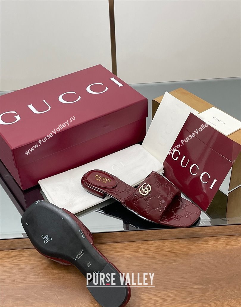 Gucci Flat Slides Sandal in Shiny GG Leather Dark Burgundy 2025 816330 (MD-250609141)