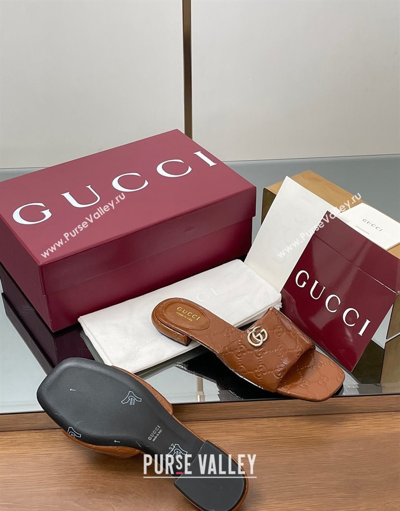 Gucci Flat Slides Sandal in Shiny GG Leather Brown 2025 816330 (MD-250609142)