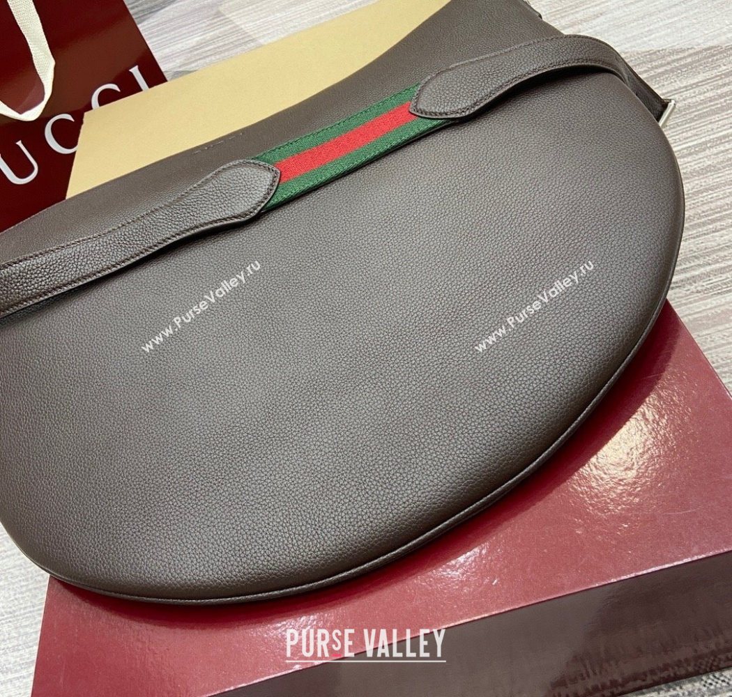 Gucci Mens B Large shoulder bag in grainy leather Dark Brown 2025 800194 (DLH-250630100)