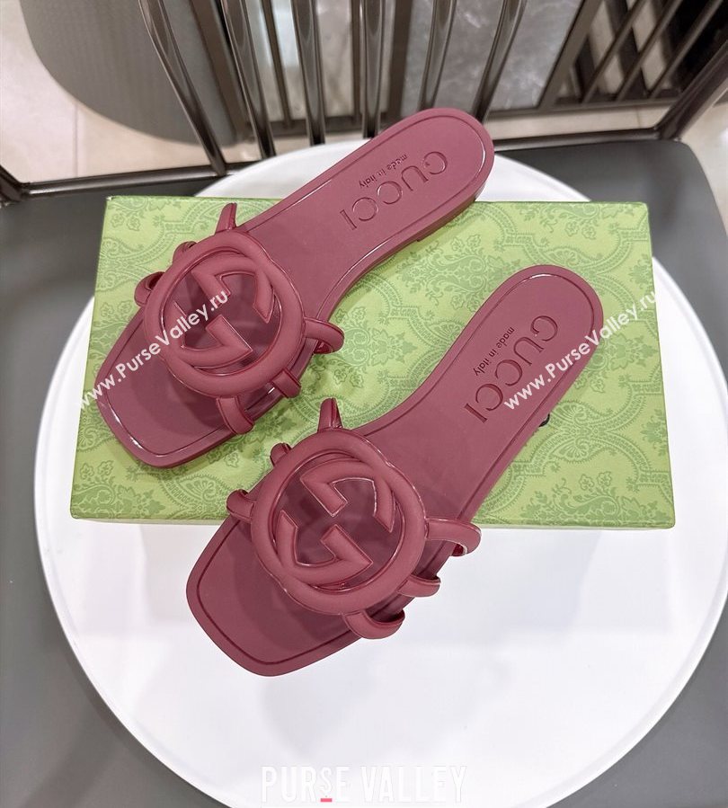 Gucci Interlocking G Flat Slides Sandal in Shiny TPU Dark Burgundy 2025 780307 (GDX-250711133)