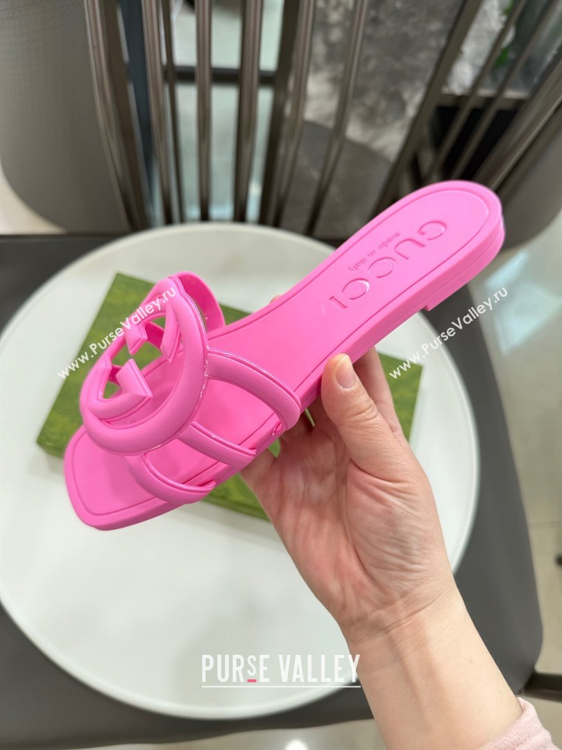Gucci Interlocking G Flat Slides Sandal in Shiny TPU Fuchsia Pink 2025 780307 (GDX-250711135)