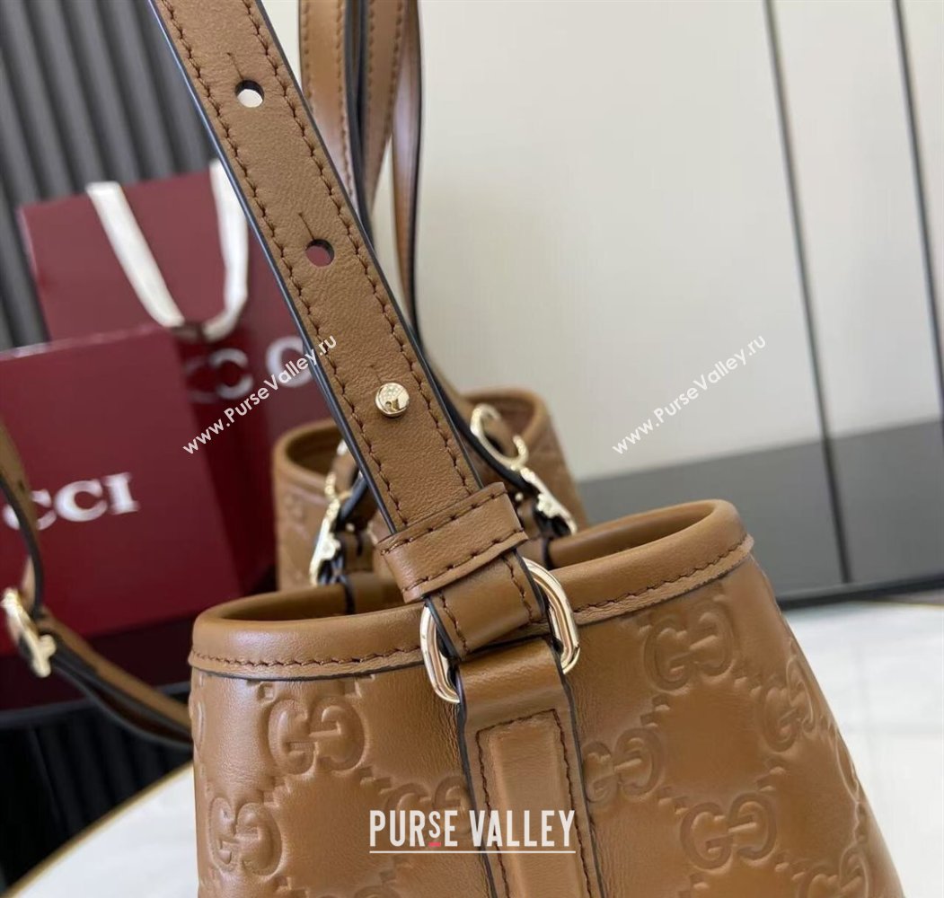 Gucci GG Leather Emblem Medium Tote Bag Brown 2025 815214 (XLU-250807070)