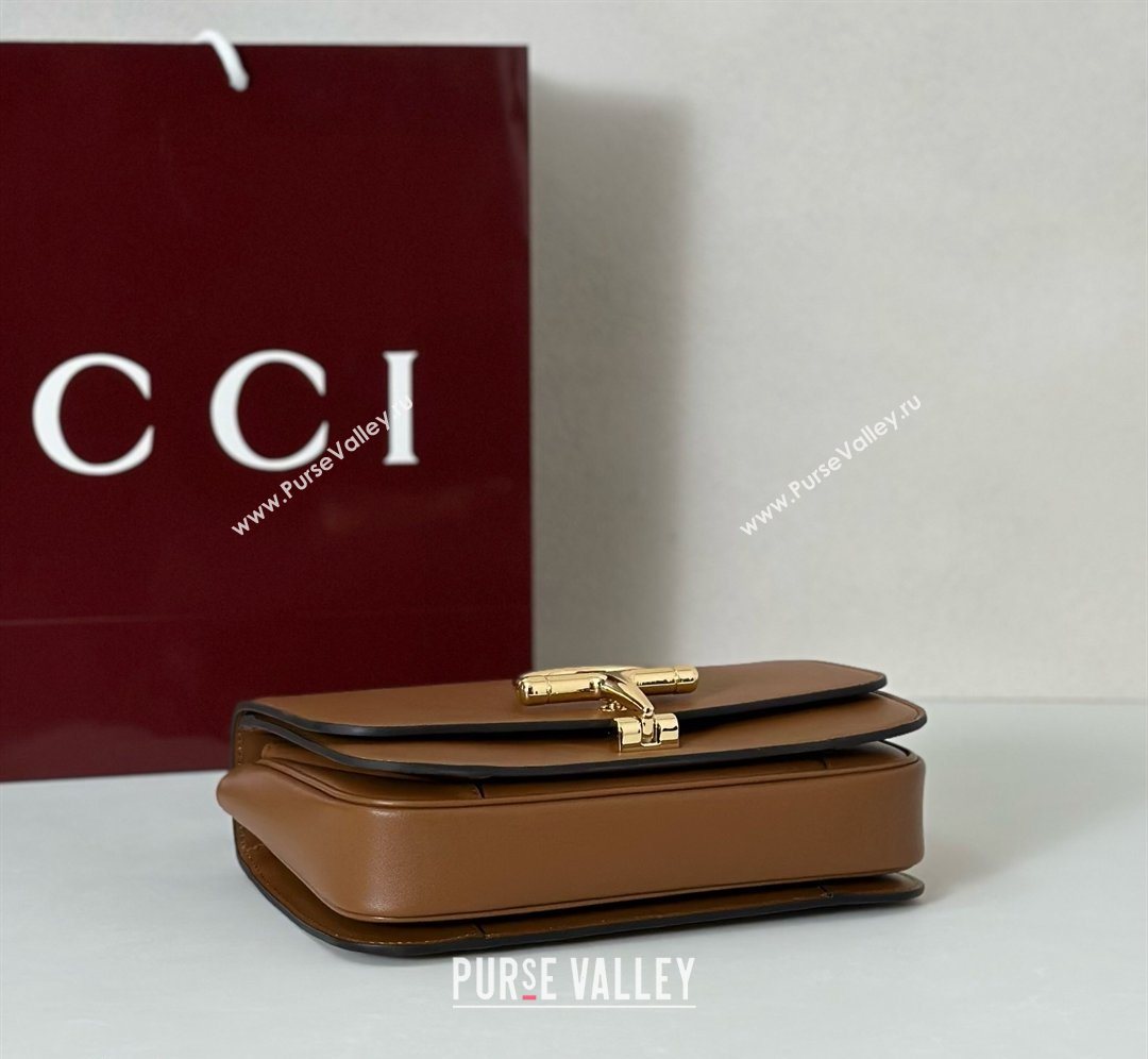 Gucci Siena small shoulder bag in Leather with Oversized Half Horsebit Brown 2025 846705 (DLH-260128158)