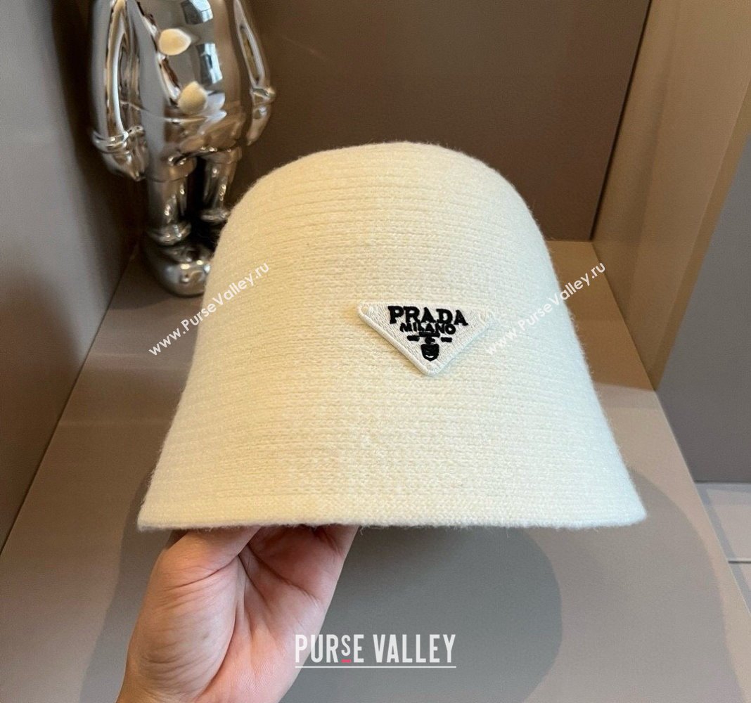 Prada Knit Bucket Hat with Logo and Bow White 2024 1019015 (XMN-241019047)