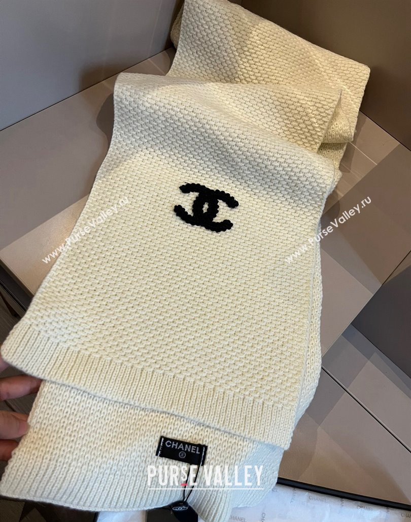 Chanel Knit hat and Scarf Set with Maxi CC White 2024 1019001 (XMN-241019001)